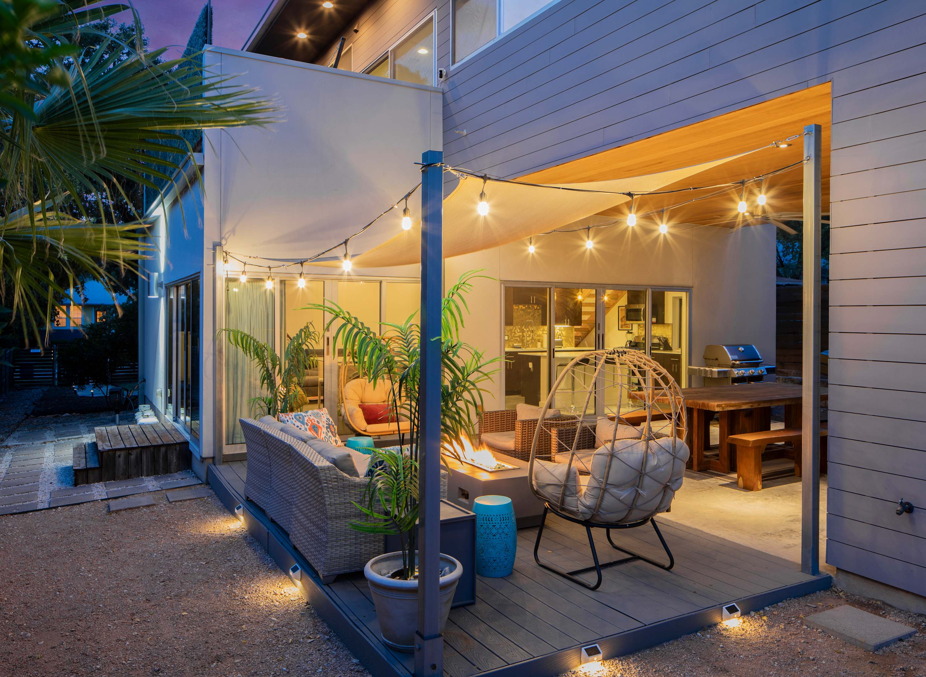 Hot tub, fire pit, game & yoga lawn